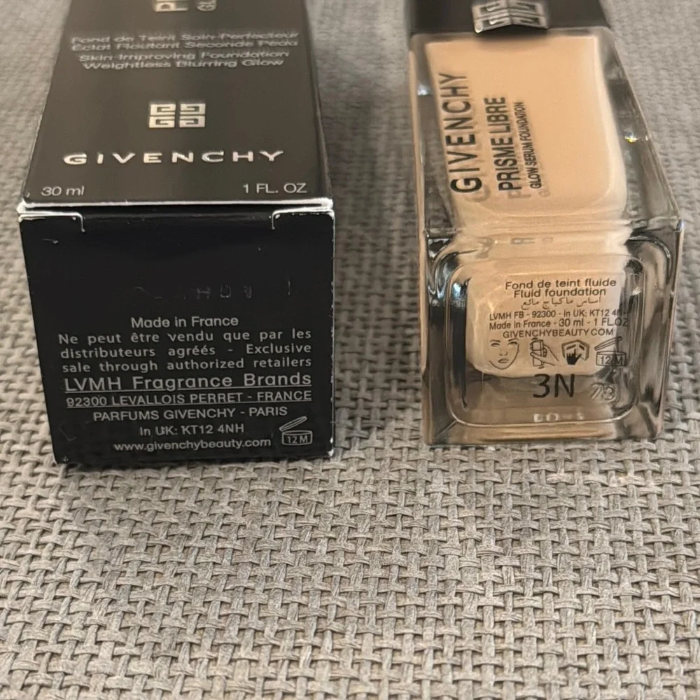 Givenchy Prisme Libre Glow Foundation - shade 3N women makeup blurring glow 30ml